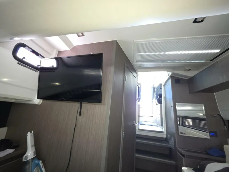 Slide: The Image of Wellcraft 355 Commuter 2024 - 5579693