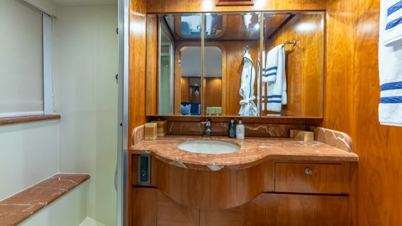 Slide: The Image of Port Guest Head - 5579624