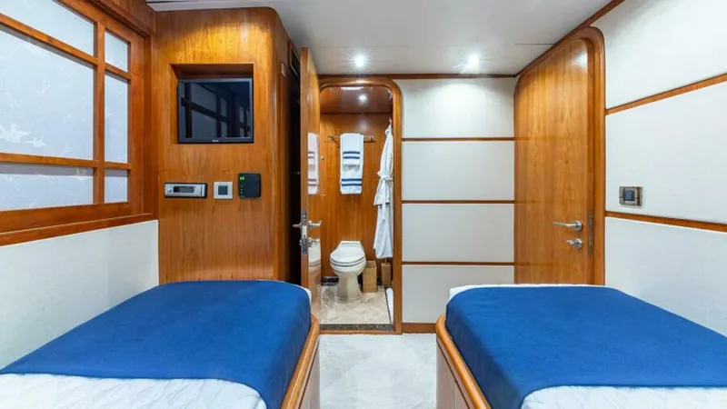 Slide: The Image of Stbd Guest Cabin Looking Aft - 5579627
