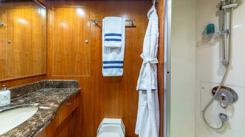 Slide: The Image of Stbd Guest Head - 5579628