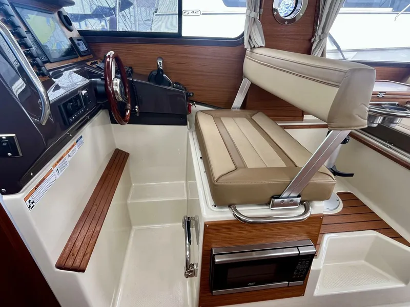 Slide: The Image of Ranger Tug R-27 2023 - 5580492