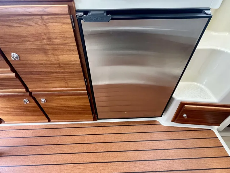 Slide: The Image of Ranger Tug R-27 2023 - 5580496