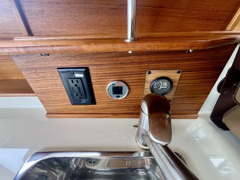 Slide: The Image of Ranger Tug R-27 2023 - 5580500