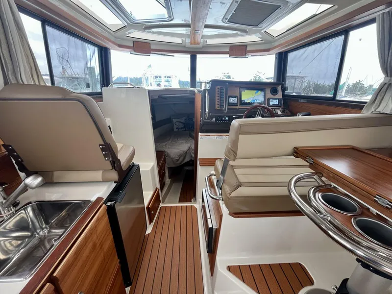 Slide: The Image of Ranger Tug R-27 2023 - 5580519