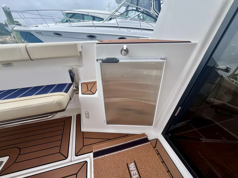 Slide: The Image of Ranger Tug R-27 2023 - 5580375