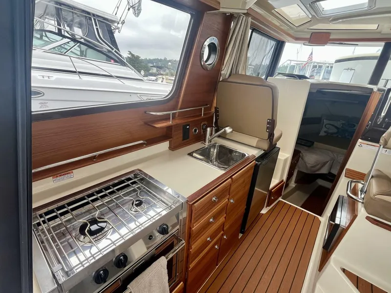 Slide: The Image of Ranger Tug R-27 2023 - 5580466