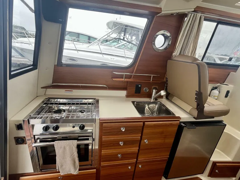 Slide: The Image of Ranger Tug R-27 2023 - 5580467