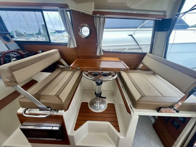 Slide: The Image of Ranger Tug R-27 2023 - 5580471