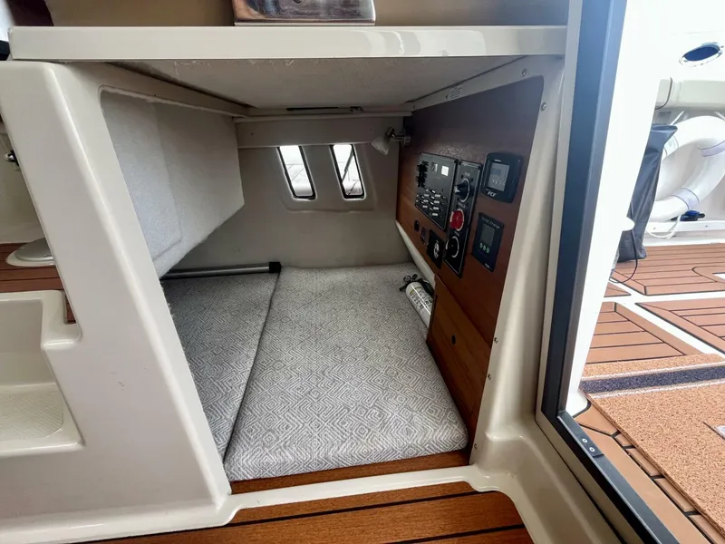 Slide: The Image of Ranger Tug R-27 2023 - 5580473