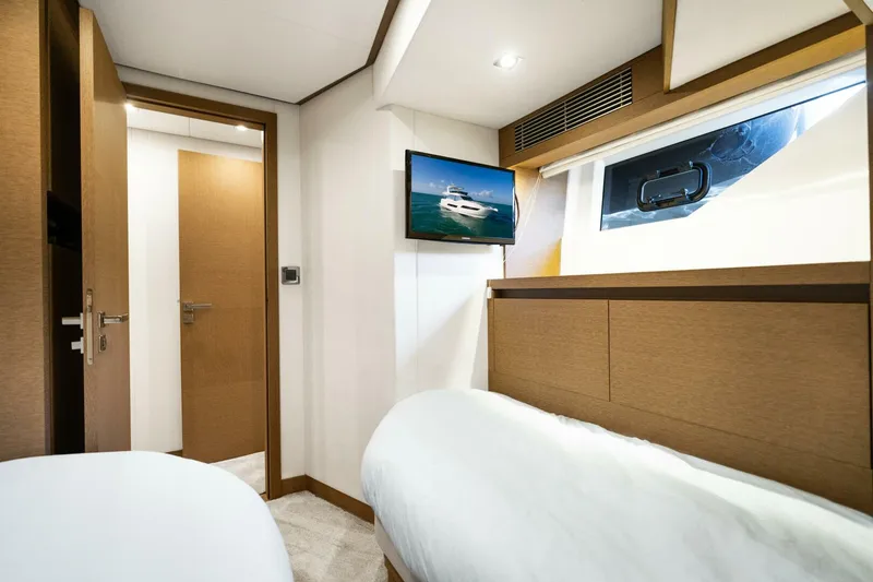 Slide: The Image of Prestige 680 2018 - 5622234