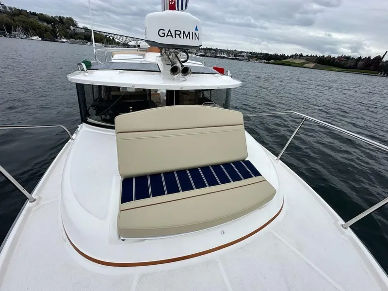 Slide: The Image of Ranger Tug R-27 2022 - 5599297