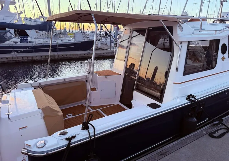 Slide: The Image of Ranger Tug R-27 2022 - 5599310