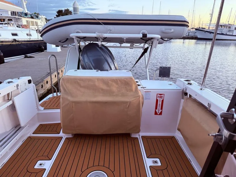 Slide: The Image of Ranger Tug R-27 2022 - 5599312