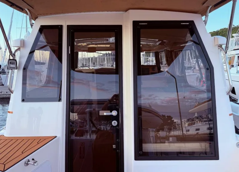 Slide: The Image of Ranger Tug R-27 2022 - 5599314