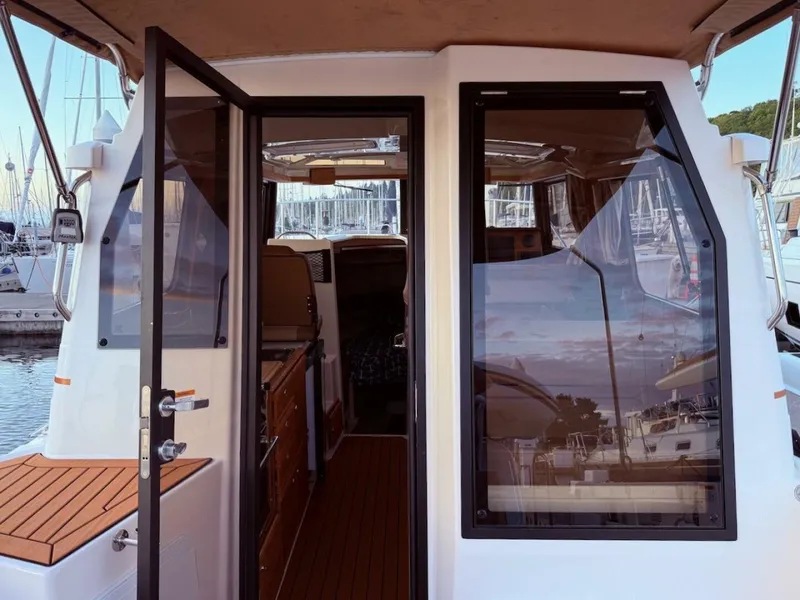 Slide: The Image of Ranger Tug R-27 2022 - 5599315