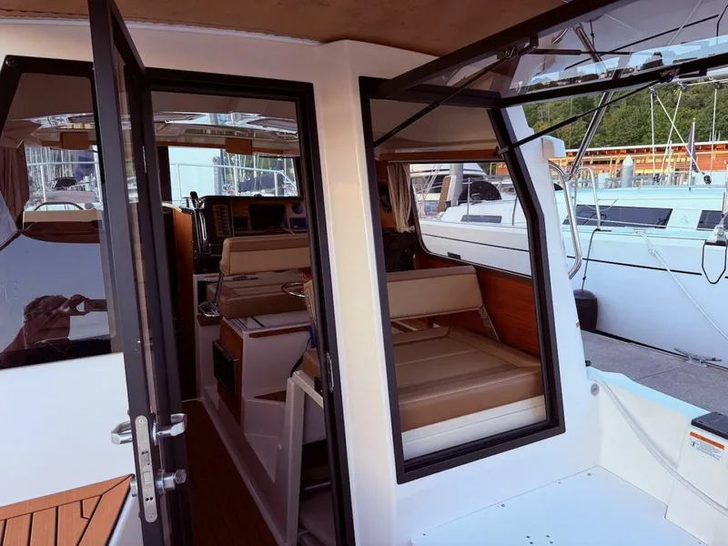 Slide: The Image of Ranger Tug R-27 2022 - 5599316