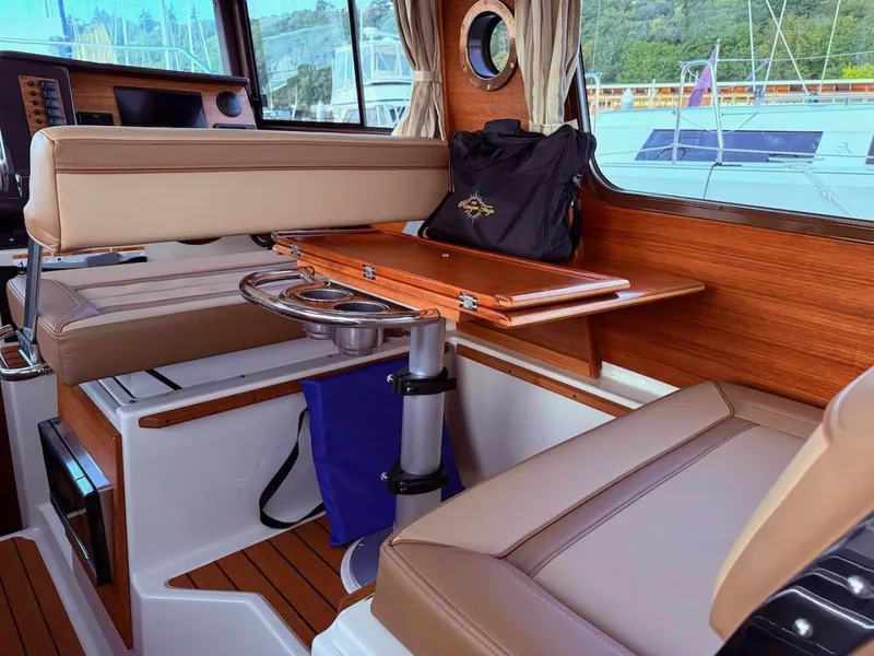 Slide: The Image of Ranger Tug R-27 2022 - 5599319