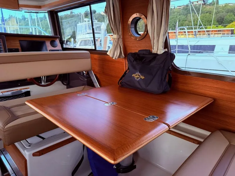 Slide: The Image of Ranger Tug R-27 2022 - 5599320