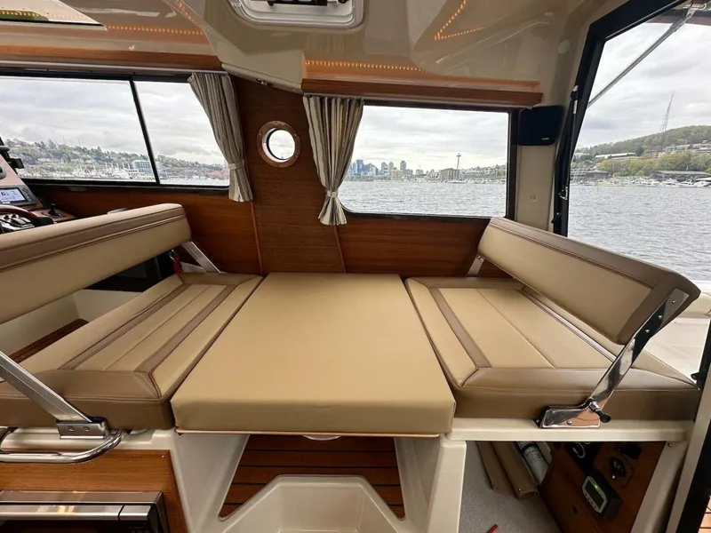 Slide: The Image of Ranger Tug R-27 2022 - 5599321