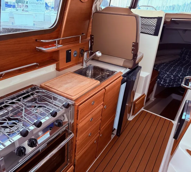 Slide: The Image of Ranger Tug R-27 2022 - 5599322