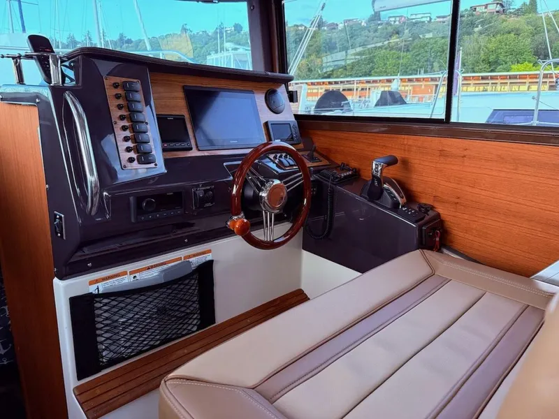 Slide: The Image of Ranger Tug R-27 2022 - 5599325