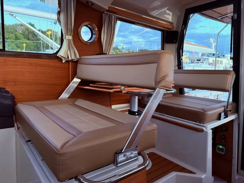 Slide: The Image of Ranger Tug R-27 2022 - 5599335