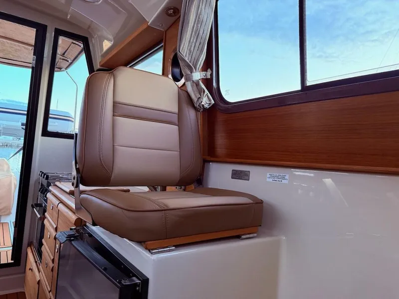 Slide: The Image of Ranger Tug R-27 2022 - 5599364