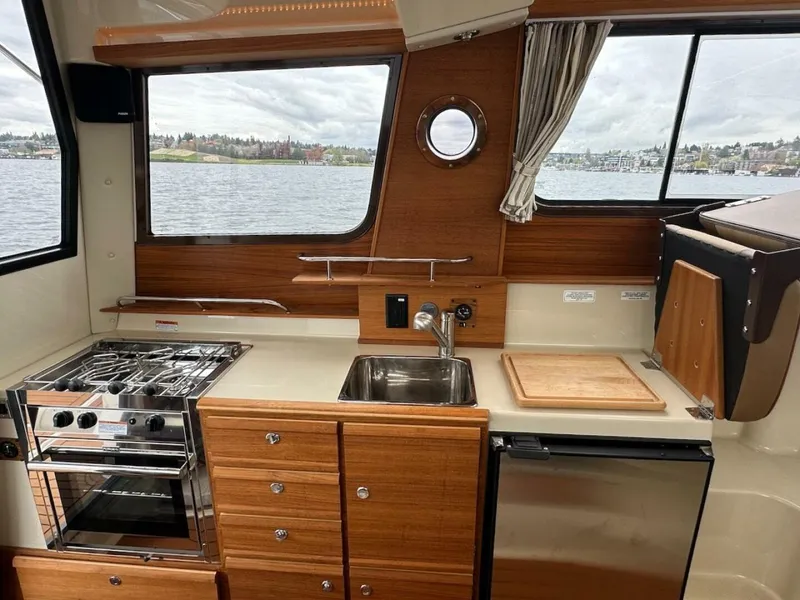 Slide: The Image of Ranger Tug R-27 2022 - 5599379