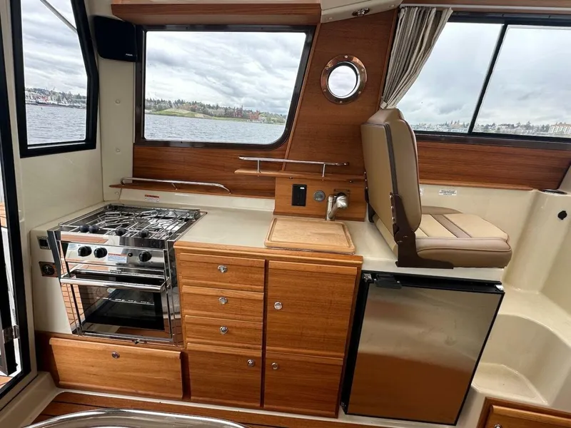 Slide: The Image of Ranger Tug R-27 2022 - 5599424