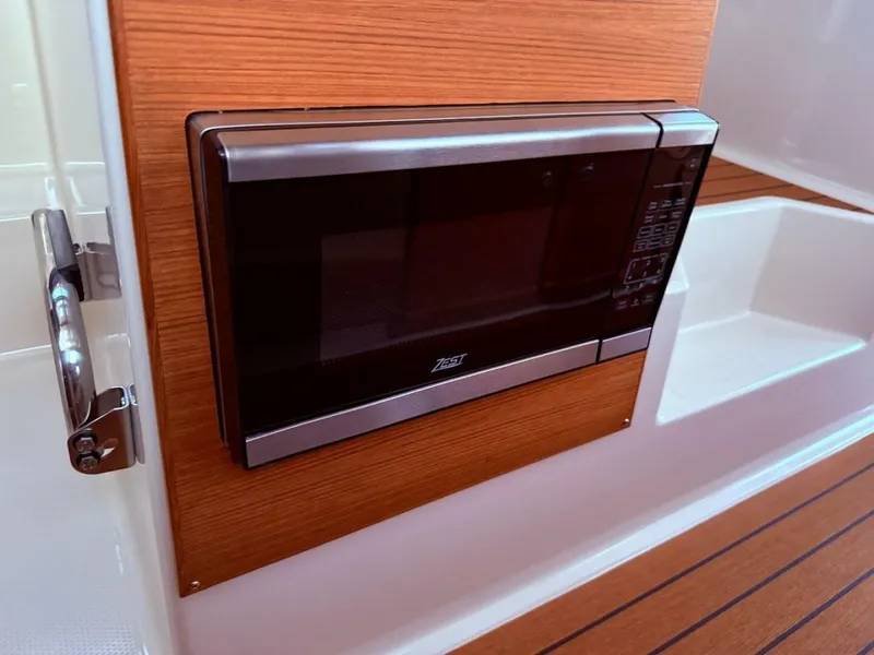 Slide: The Image of Ranger Tug R-27 2022 - 5599436