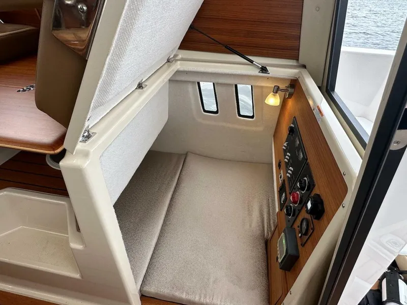 Slide: The Image of Ranger Tug R-27 2022 - 5599460