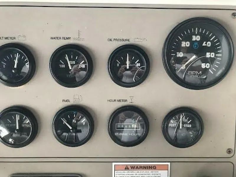 Slide: The Image of Port Engine Gauges w/Hour Meter - 5580889