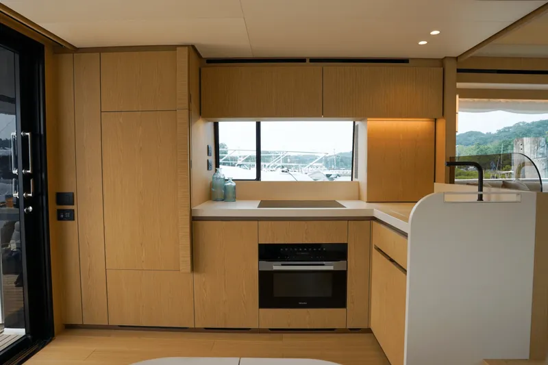 Slide: The Image of Azimut Fly 62 2026 - 5581052