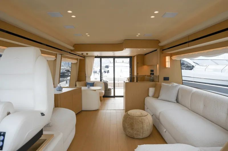 Slide: The Image of Azimut Fly 62 2026 - 5581058