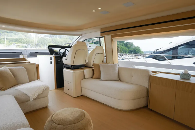 Slide: The Image of Azimut Fly 62 2026 - 5581059