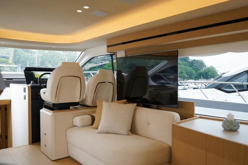 Slide: The Image of Azimut Fly 62 2026 - 5581060