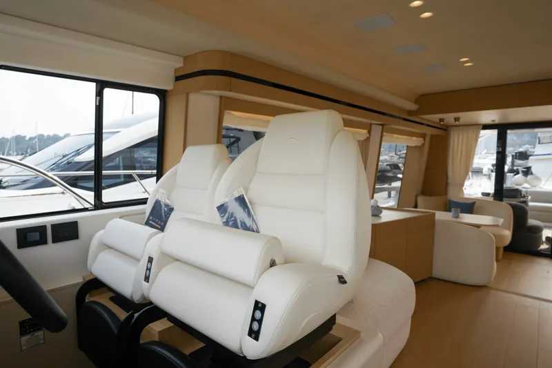 Slide: The Image of Azimut Fly 62 2026 - 5581061