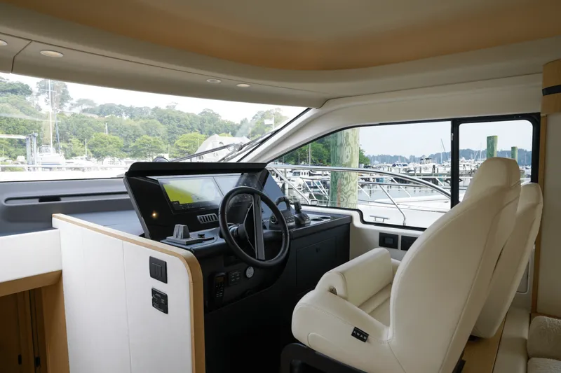 Slide: The Image of Azimut Fly 62 2026 - 5581062
