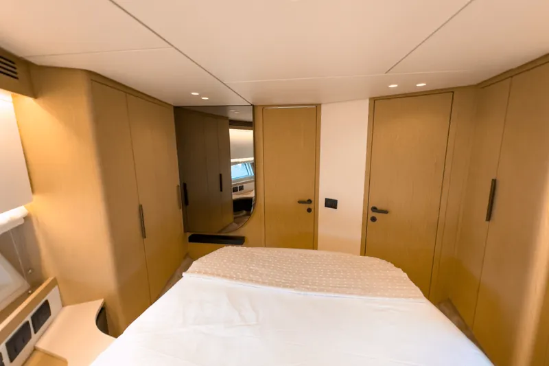 Slide: The Image of Azimut Fly 62 2026 - 5581070
