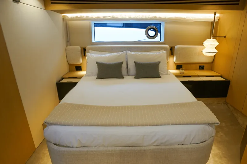 Slide: The Image of Azimut Fly 62 2026 - 5581078