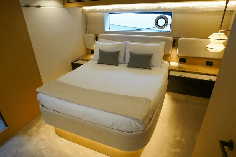 Slide: The Image of Azimut Fly 62 2026 - 5581079