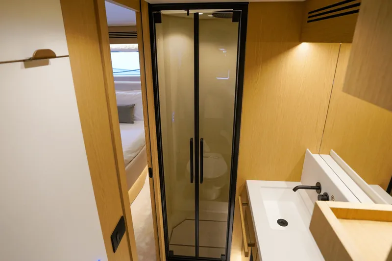 Slide: The Image of Azimut Fly 62 2026 - 5581100