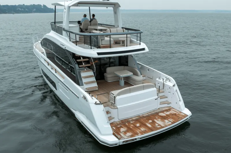 Slide: The Image of Azimut Fly 62 2026 - 5581047