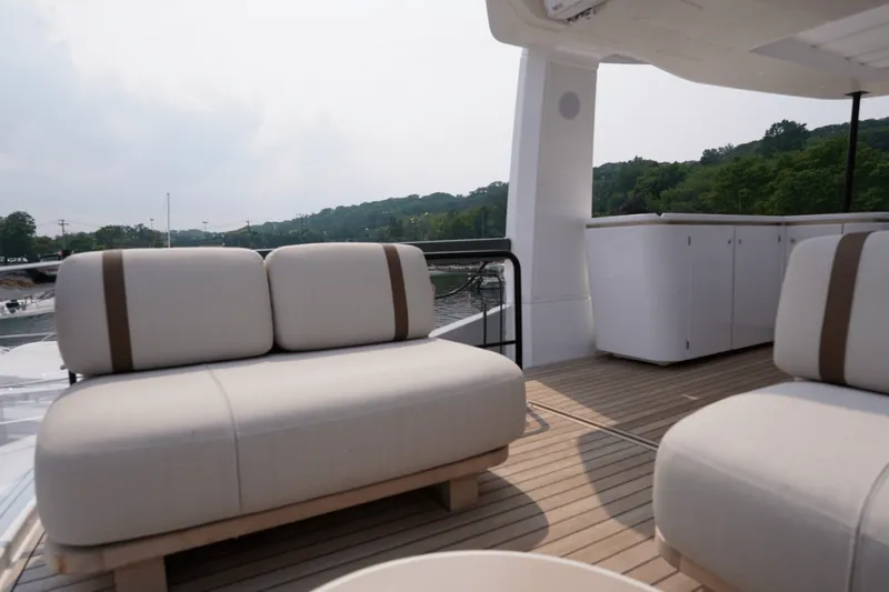 Slide: The Image of Azimut Fly 62 2026 - 5581108