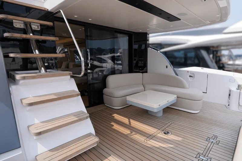 Slide: The Image of Azimut Fly 62 2026 - 5581049