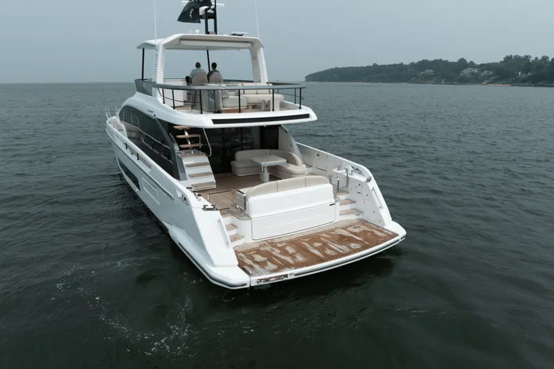 Slide: The Image of Azimut Fly 62 2026 - 5581121