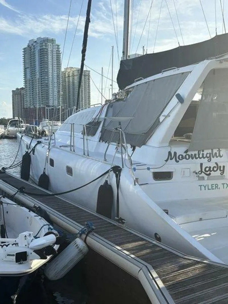 Slide: The Image of Robertson & Caine 47 1998 - 5581234