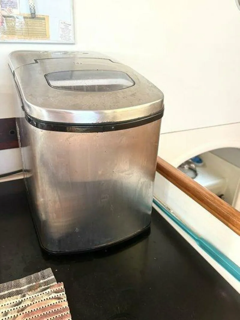 Slide: The Image of Robertson & Caine 47 1998 - 5581261