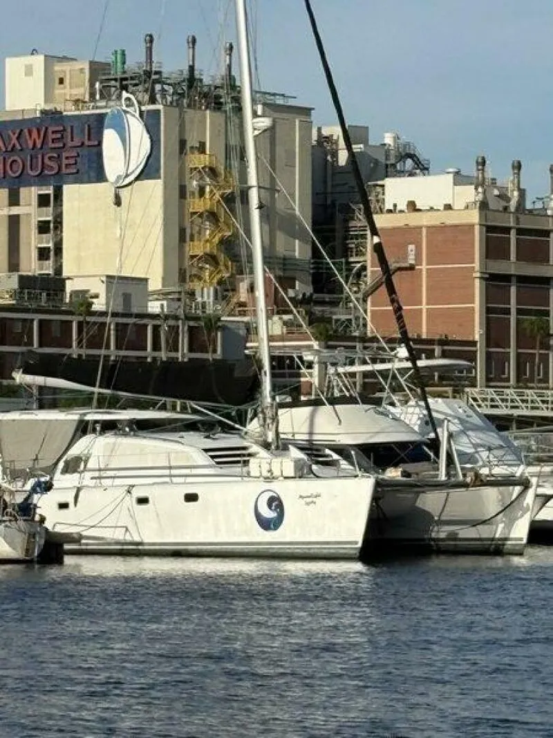 Slide: The Image of Robertson & Caine 47 1998 - 5581200