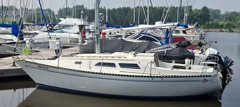 Slide: The Image of Islander 28 1976 - 5581696